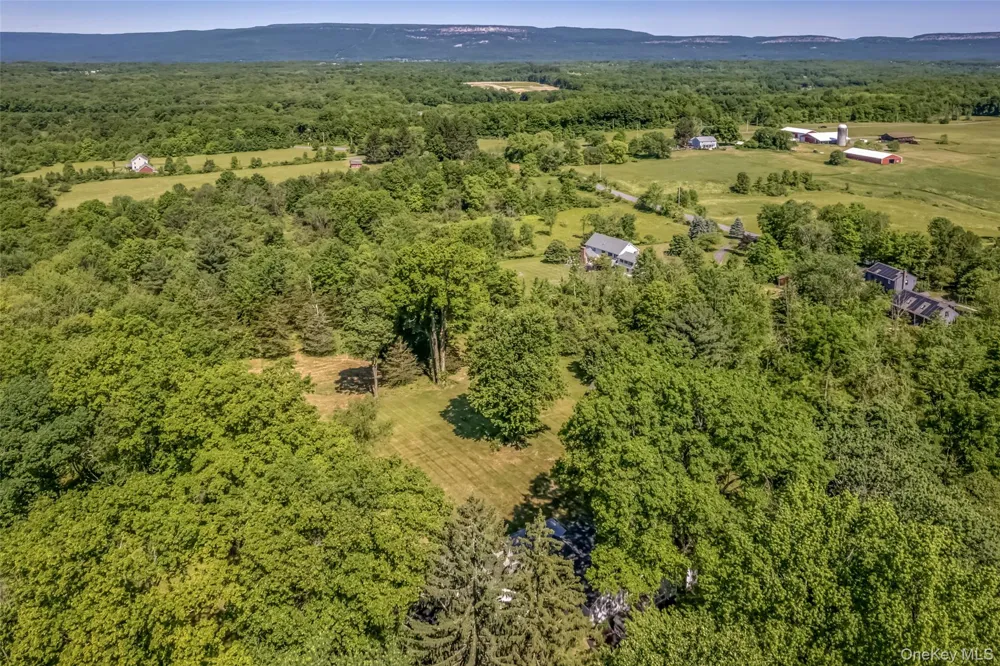 18 Military Lane Gardiner, NY 12525