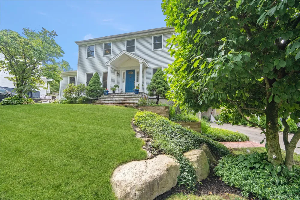 6 Cedar Avenue Locust Valley, NY 11560