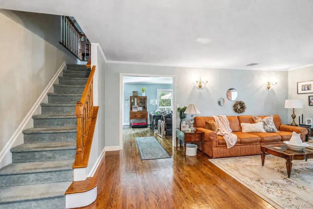 6 Cedar Avenue Locust Valley, NY 11560