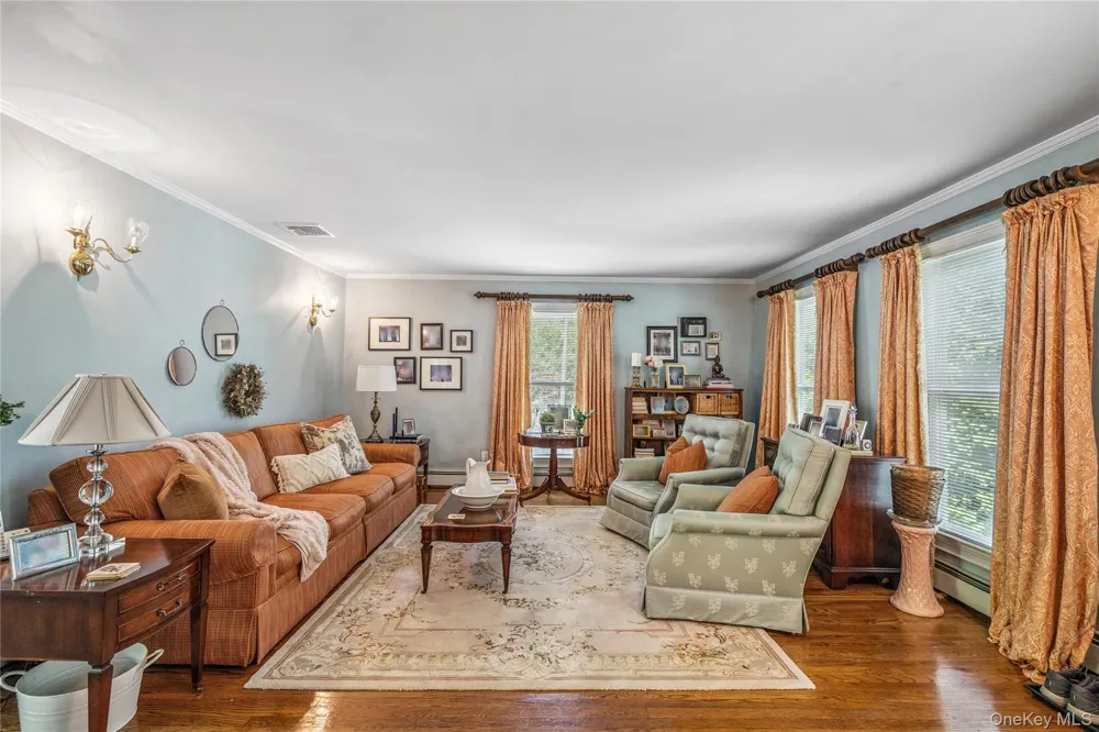 6 Cedar Avenue Locust Valley, NY 11560