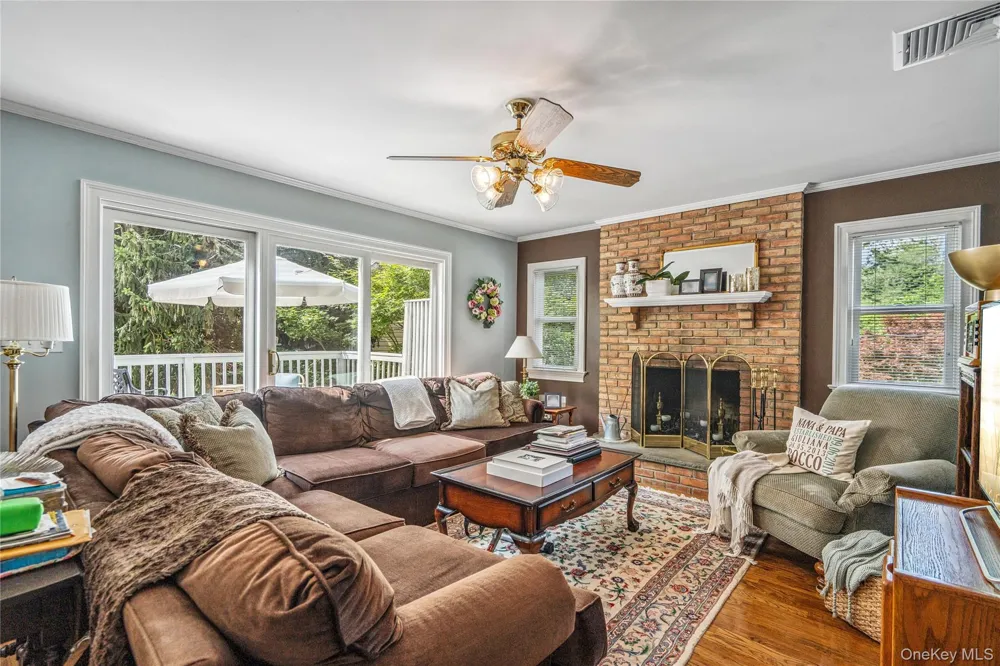 6 Cedar Avenue Locust Valley, NY 11560