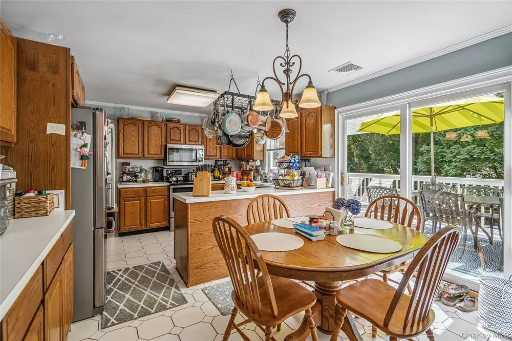 6 Cedar Avenue Locust Valley, NY 11560
