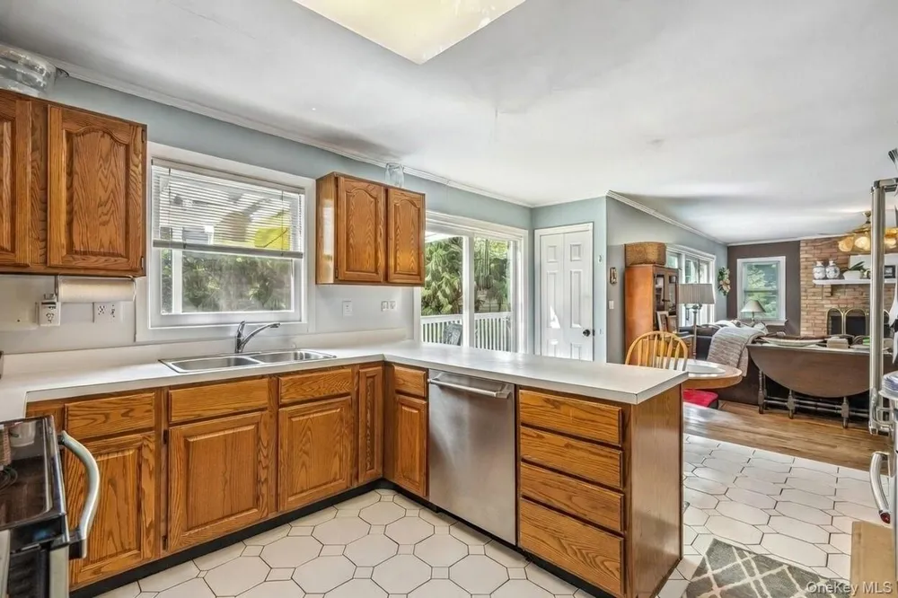6 Cedar Avenue Locust Valley, NY 11560