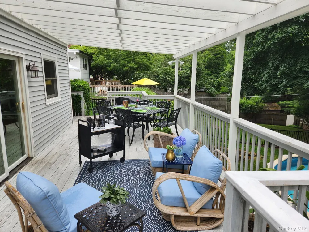 6 Cedar Avenue Locust Valley, NY 11560