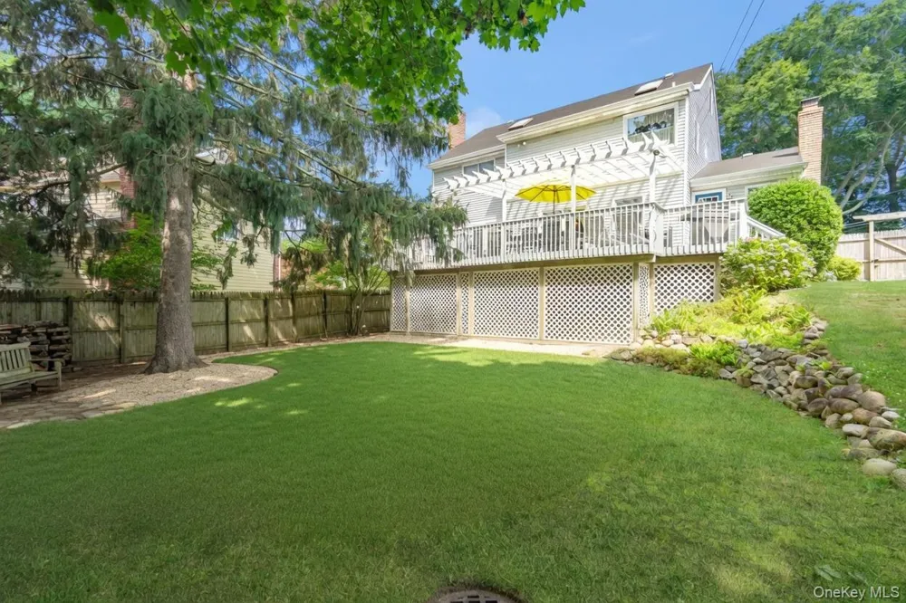 6 Cedar Avenue Locust Valley, NY 11560