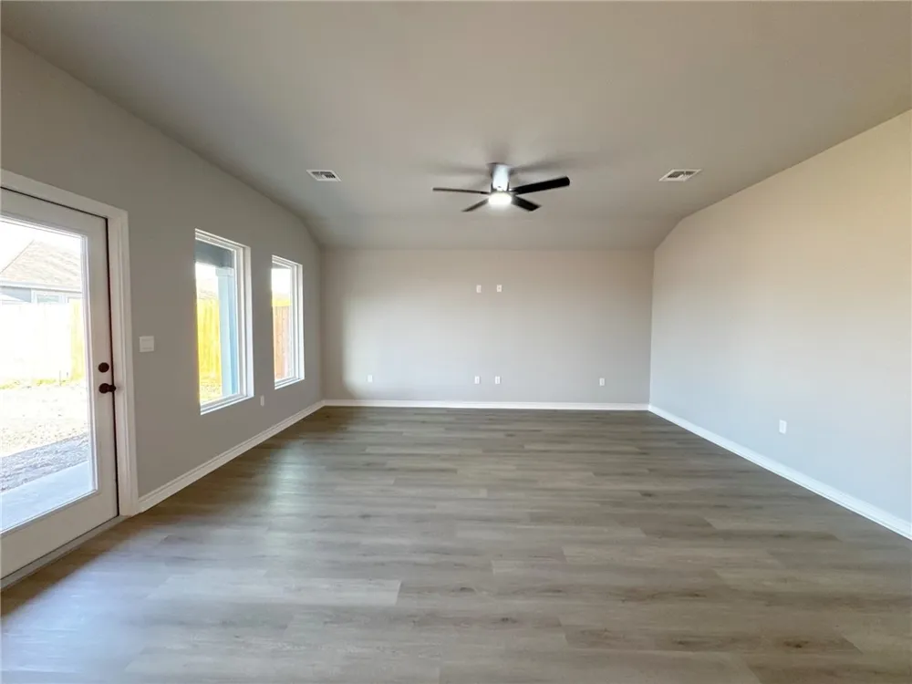 9121 Neena Drive Corpus Christi, TX 78410