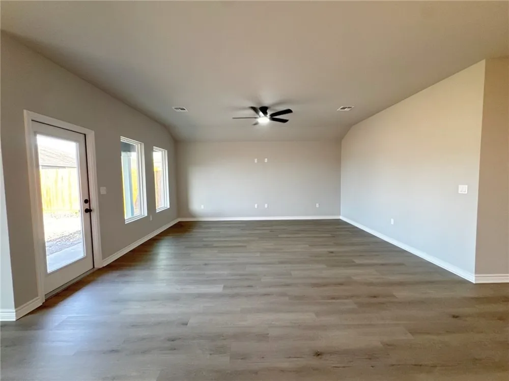 9121 Neena Drive Corpus Christi, TX 78410
