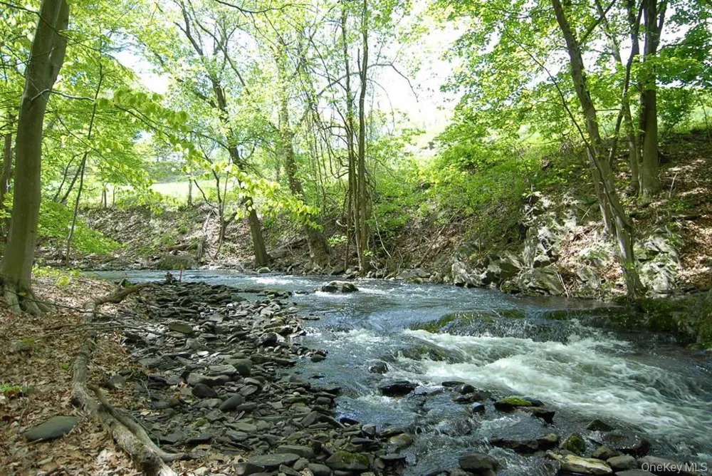 18 Plattekill Road Marlboro, NY 12542