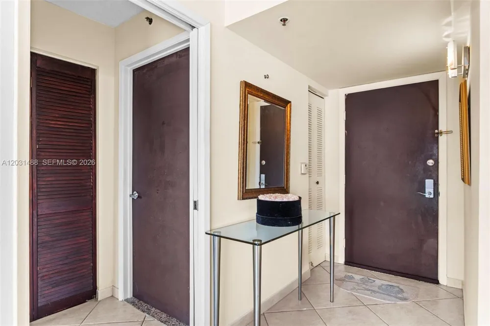 19701 E Country Club Dr #5604 Aventura, FL 33180