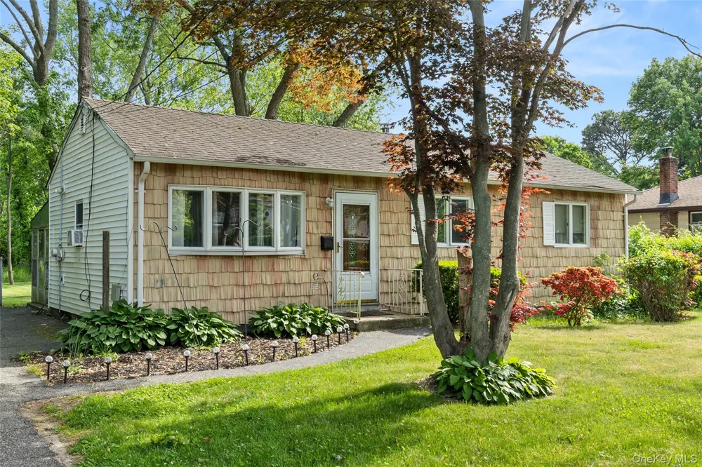 70 E Lakeland Street Bay Shore, NY 11706