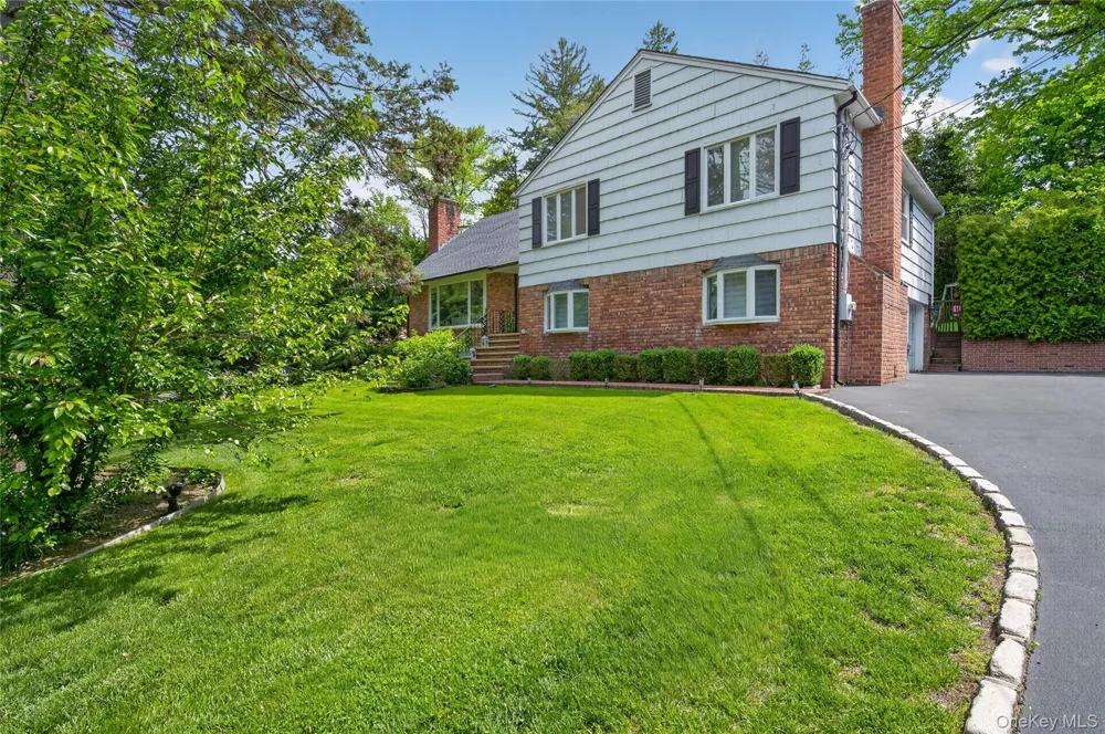 112 The Intervale Roslyn Estates, NY 11576