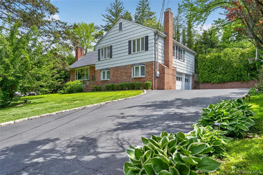 112 The Intervale Roslyn Estates, NY 11576