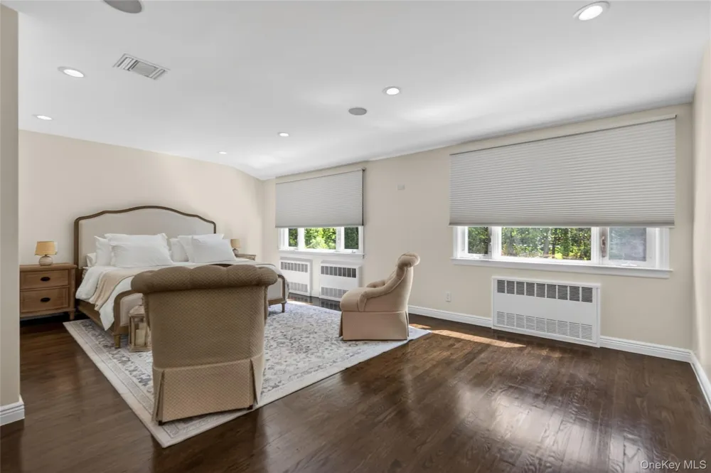 112 The Intervale Roslyn Estates, NY 11576