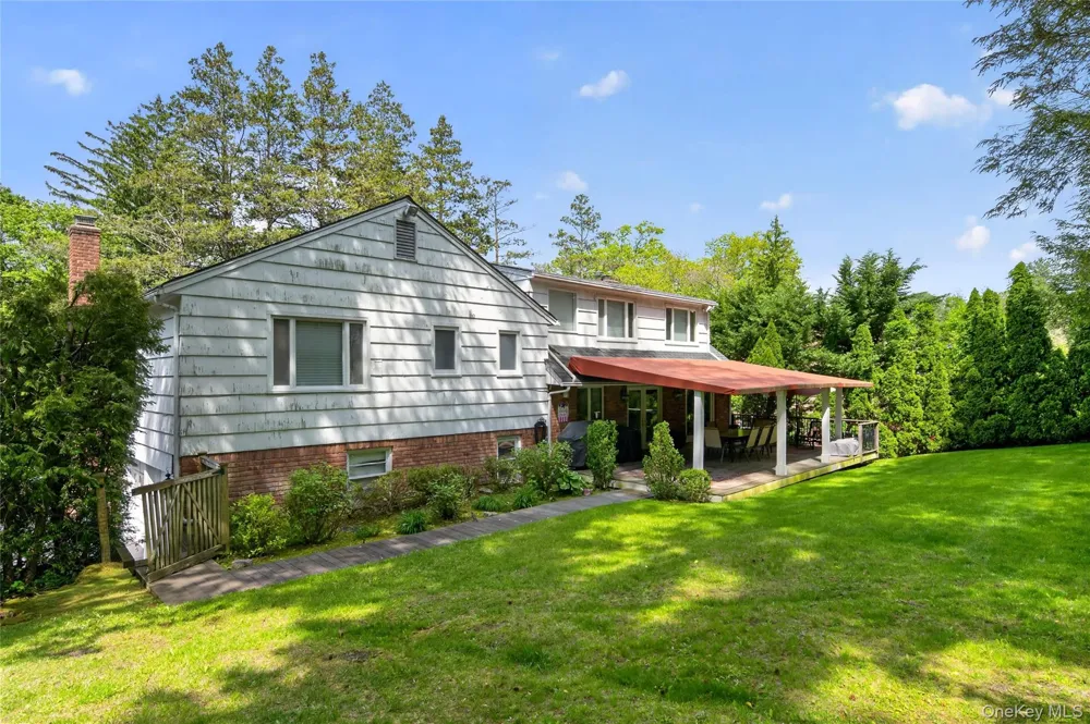 112 The Intervale Roslyn Estates, NY 11576