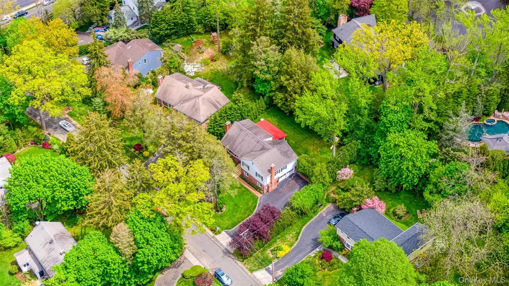 112 The Intervale Roslyn Estates, NY 11576
