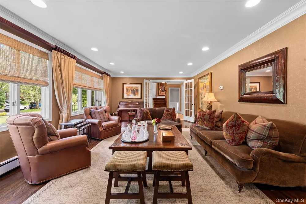 11 Hickory Road Woodsburgh, NY 11598