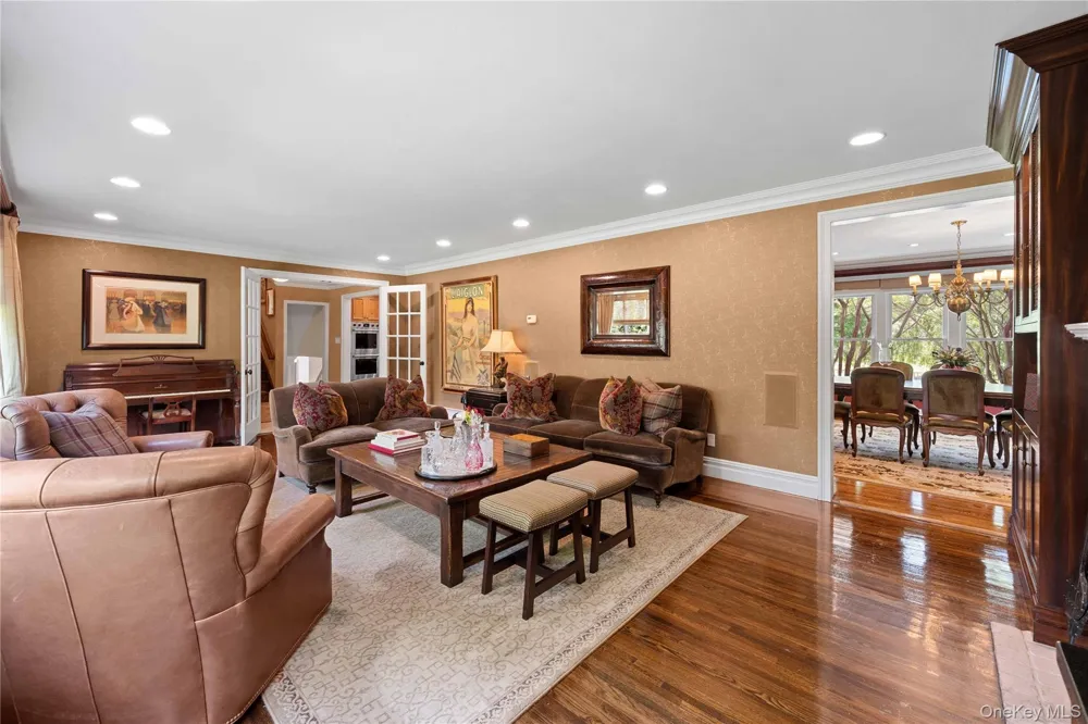 11 Hickory Road Woodsburgh, NY 11598