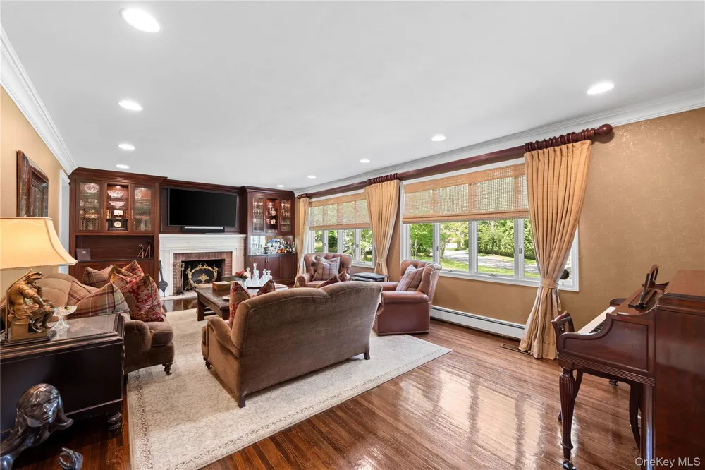 11 Hickory Road Woodsburgh, NY 11598