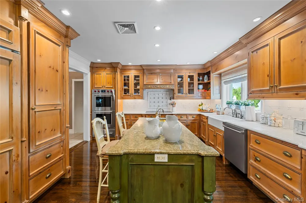 11 Hickory Road Woodsburgh, NY 11598