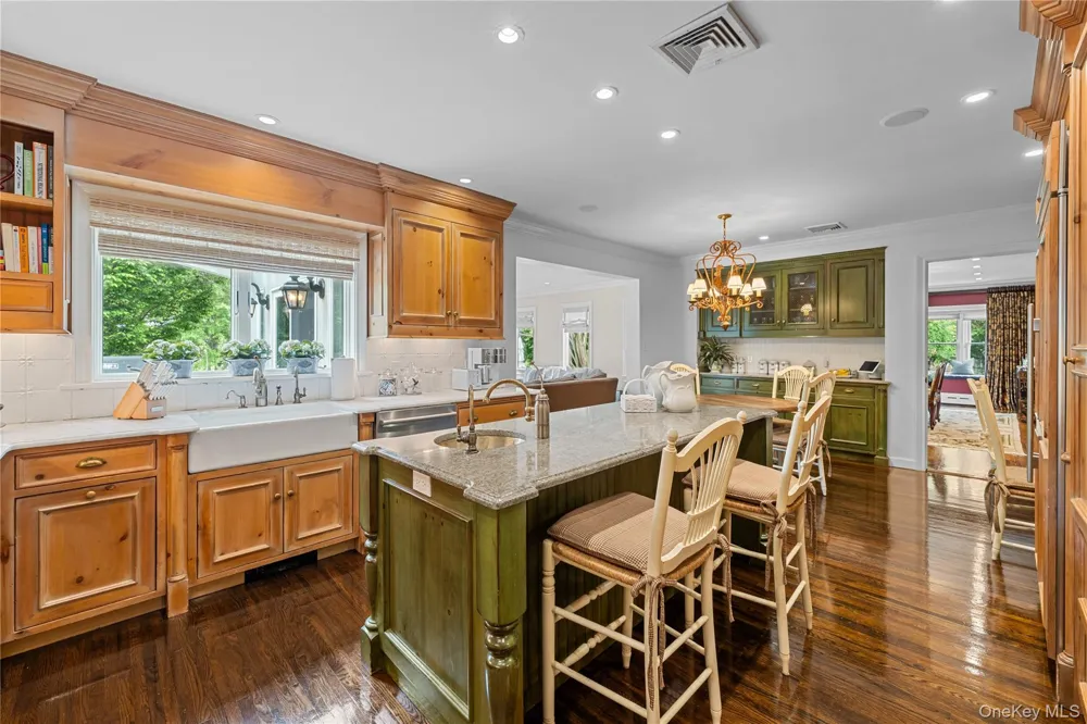 11 Hickory Road Woodsburgh, NY 11598