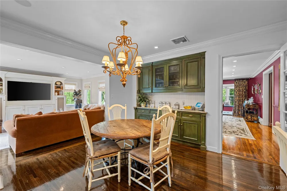 11 Hickory Road Woodsburgh, NY 11598