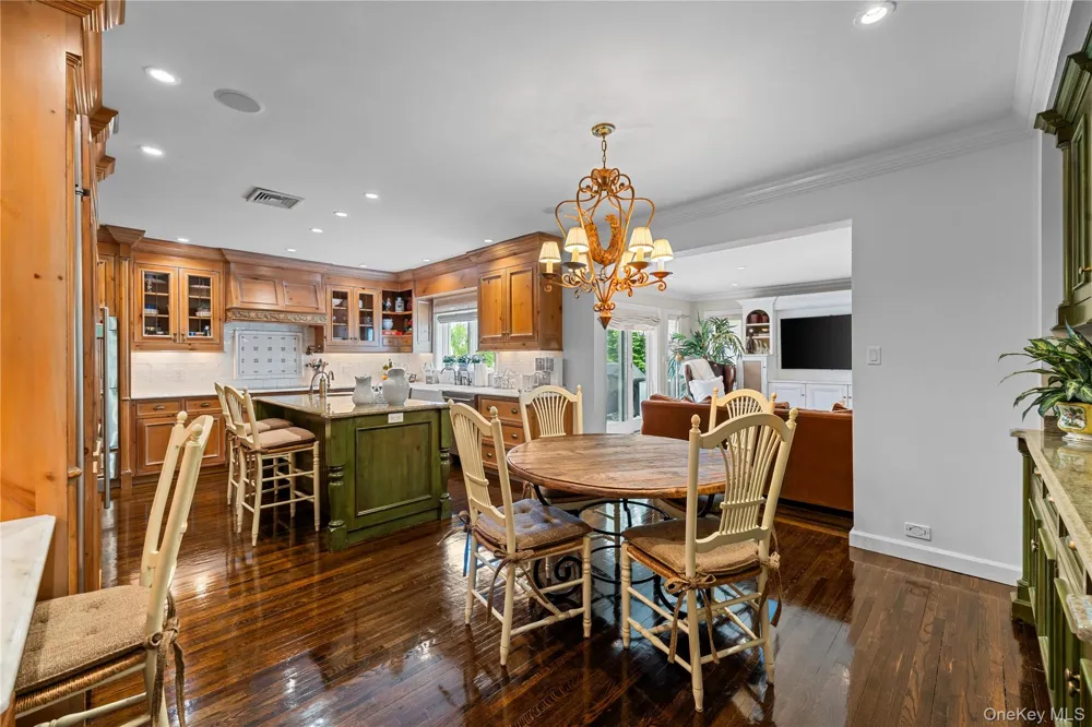 11 Hickory Road Woodsburgh, NY 11598