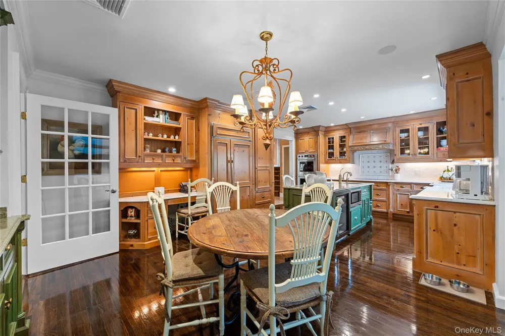11 Hickory Road Woodsburgh, NY 11598