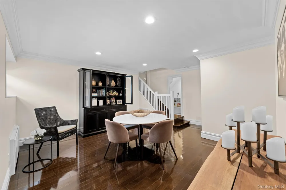 11 Hickory Road Woodsburgh, NY 11598