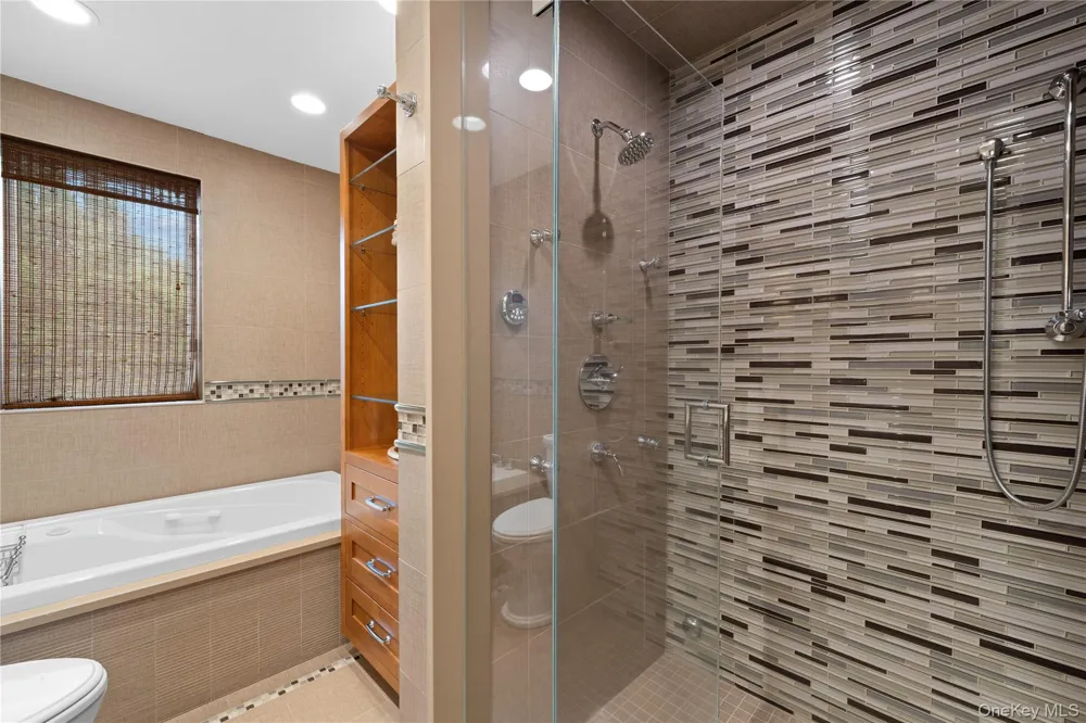 11 Hickory Road Woodsburgh, NY 11598