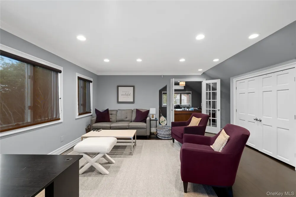 11 Hickory Road Woodsburgh, NY 11598