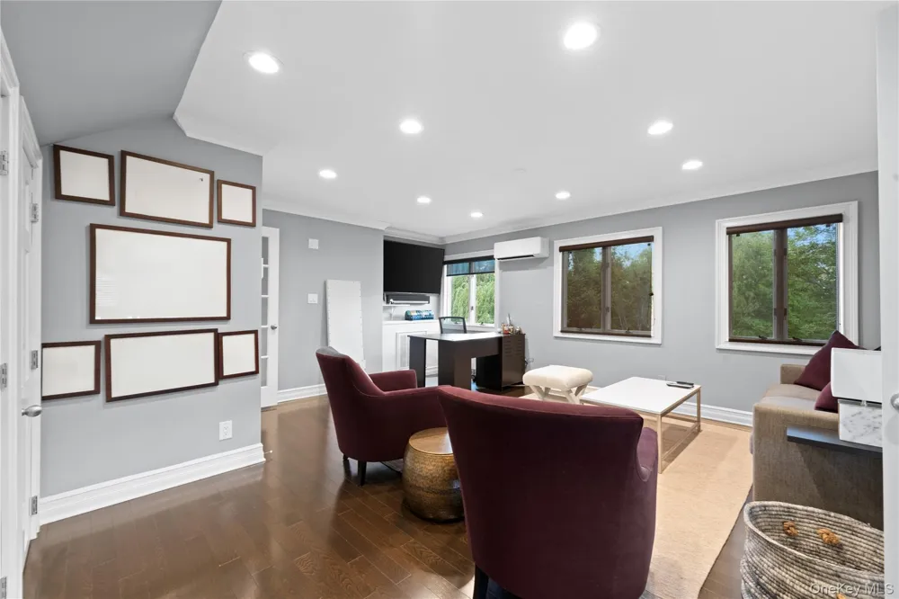 11 Hickory Road Woodsburgh, NY 11598