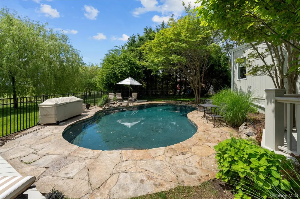 11 Hickory Road Woodsburgh, NY 11598