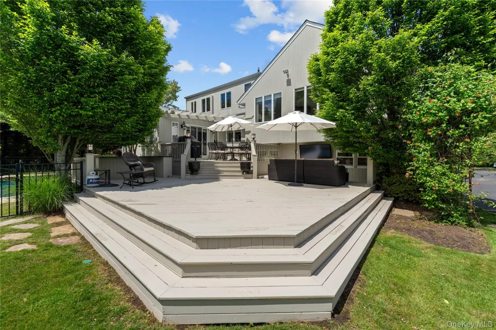 11 Hickory Road Woodsburgh, NY 11598