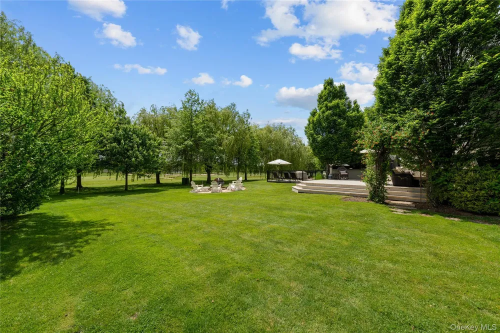 11 Hickory Road Woodsburgh, NY 11598