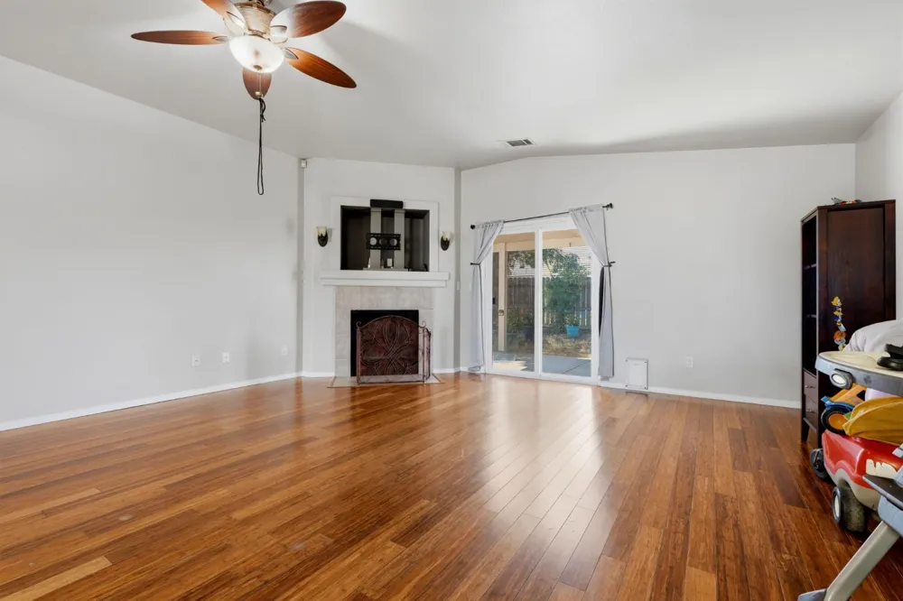 1865 La Vida Avenue Porterville, CA 93257