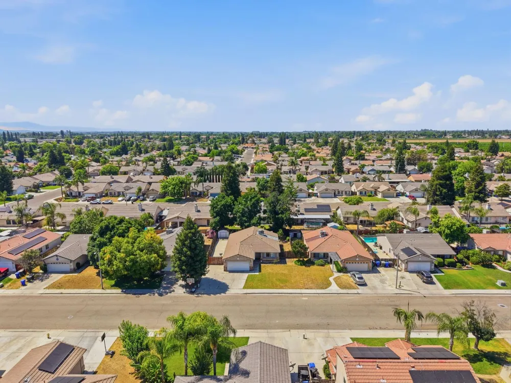 1865 La Vida Avenue Porterville, CA 93257
