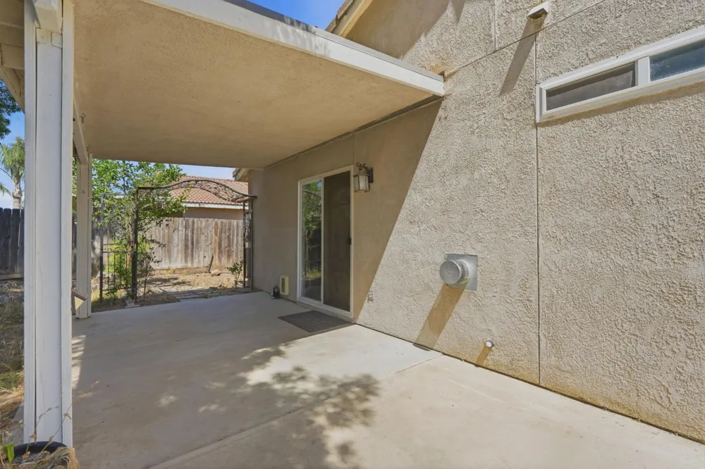 1865 La Vida Avenue Porterville, CA 93257