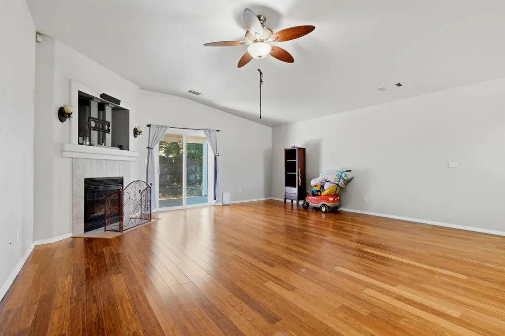 1865 La Vida Avenue Porterville, CA 93257