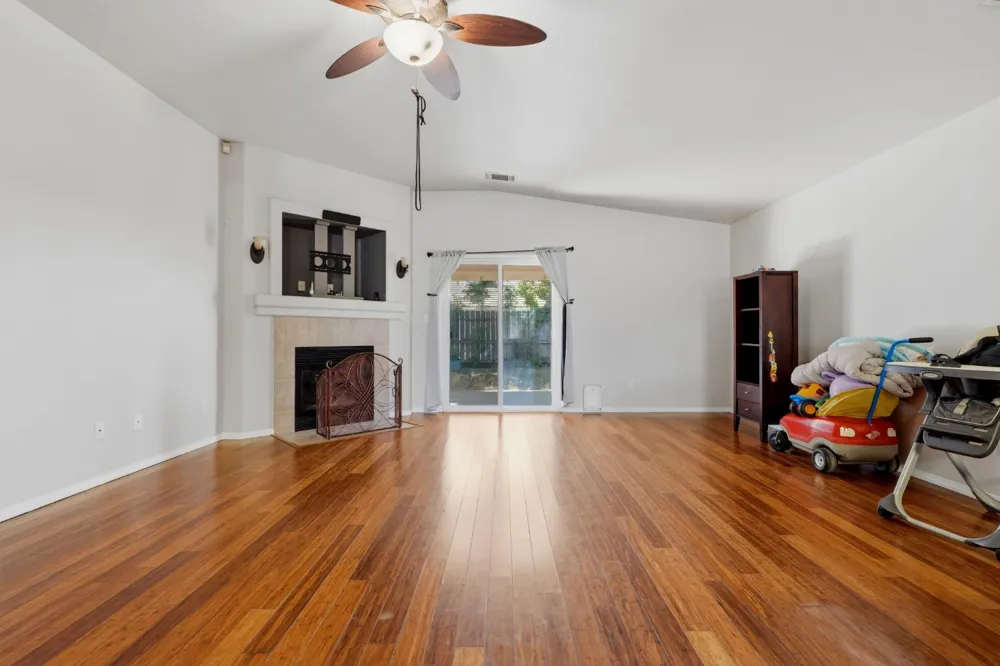 1865 La Vida Avenue Porterville, CA 93257