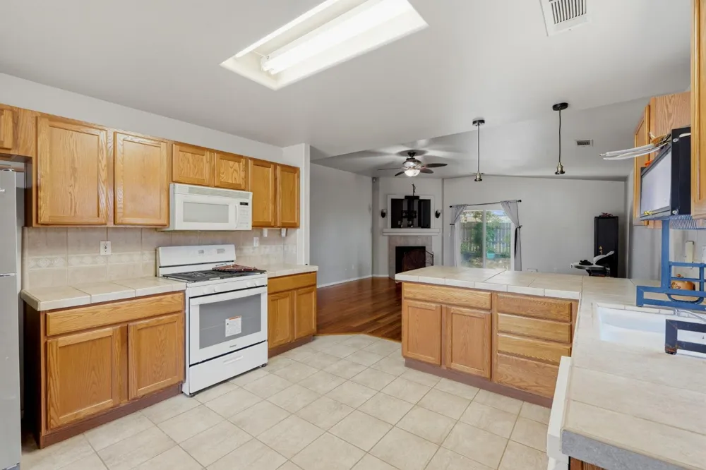 1865 La Vida Avenue Porterville, CA 93257