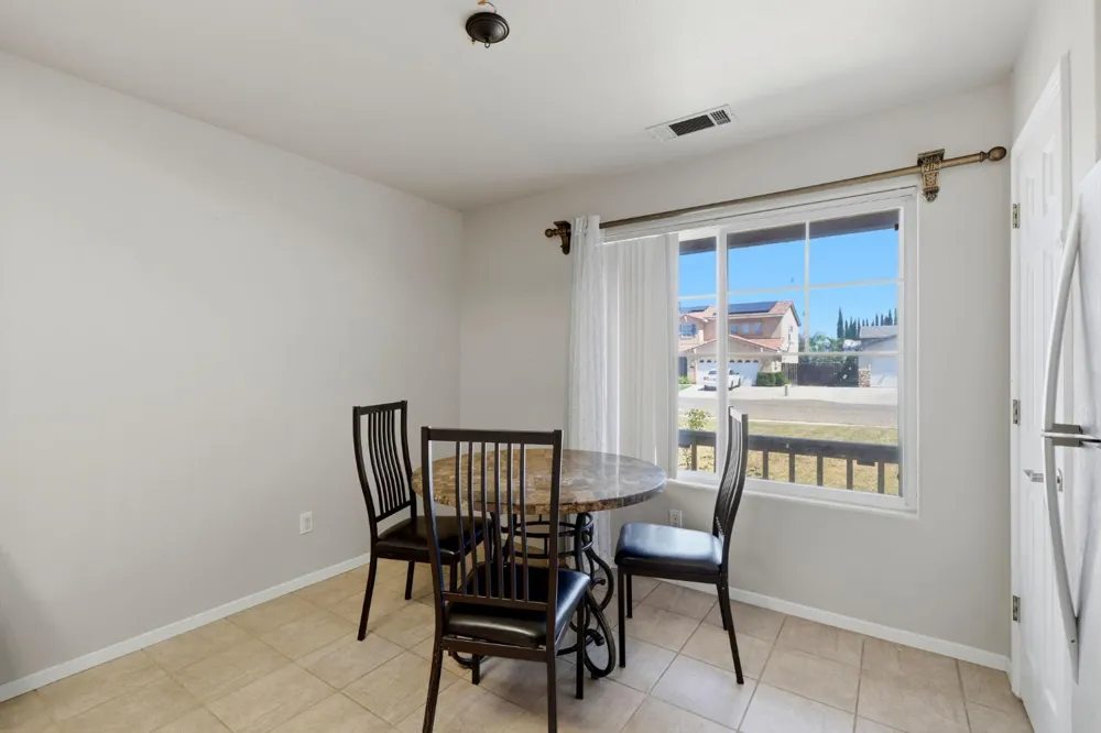 1865 La Vida Avenue Porterville, CA 93257