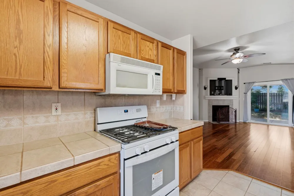 1865 La Vida Avenue Porterville, CA 93257