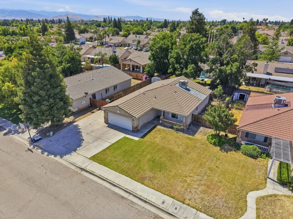 1865 La Vida Avenue Porterville, CA 93257