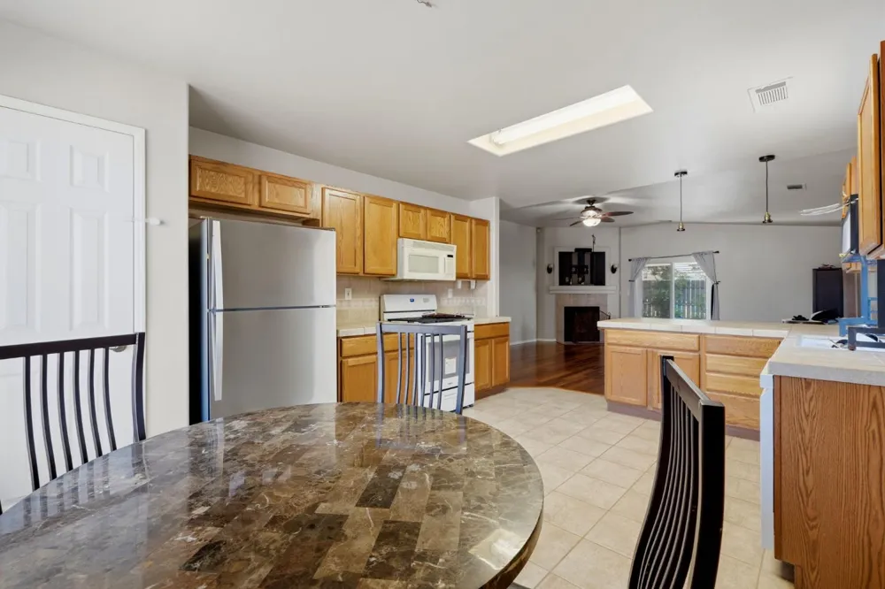 1865 La Vida Avenue Porterville, CA 93257