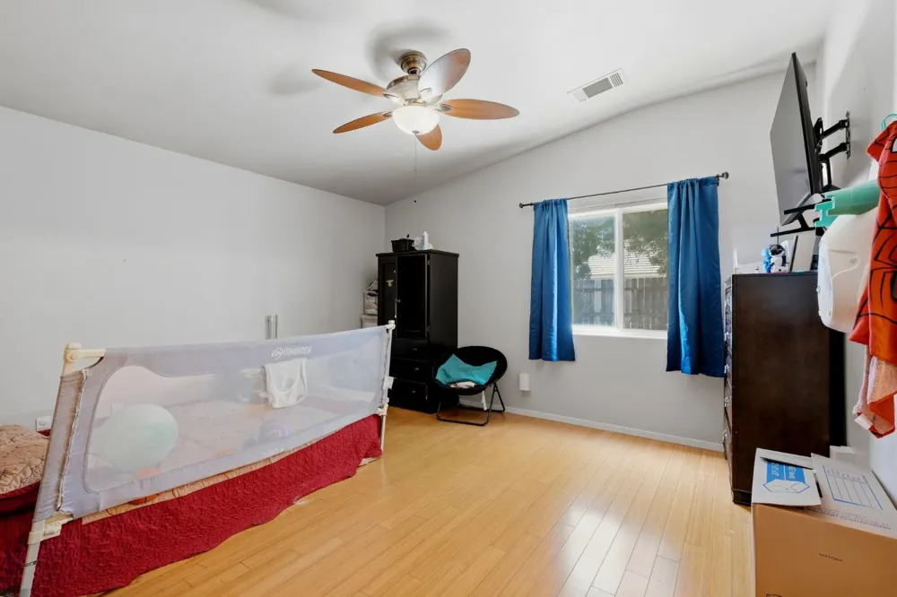 1865 La Vida Avenue Porterville, CA 93257