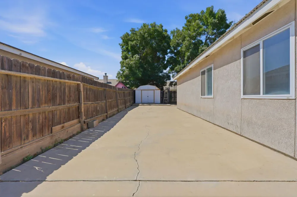 1865 La Vida Avenue Porterville, CA 93257