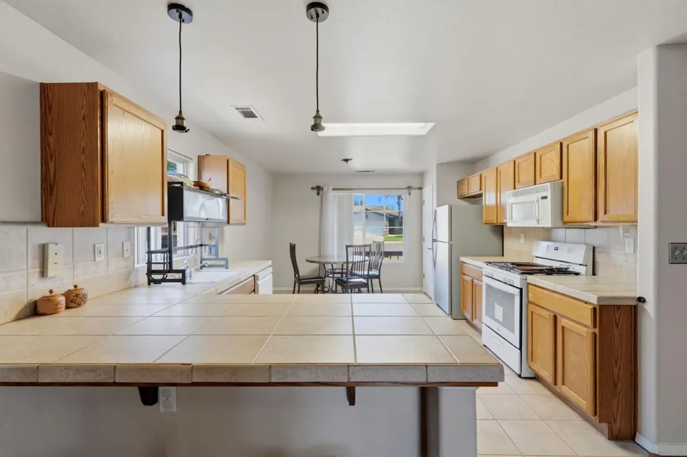 1865 La Vida Avenue Porterville, CA 93257