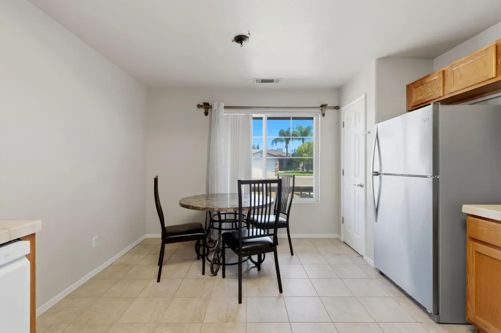1865 La Vida Avenue Porterville, CA 93257