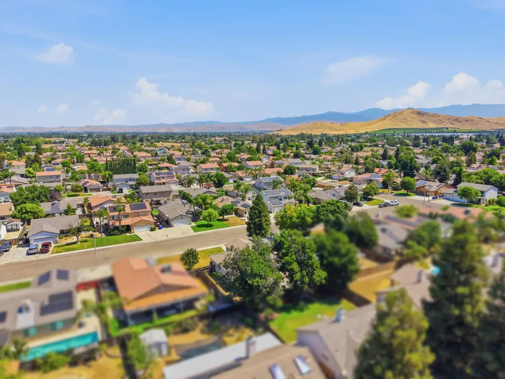 1865 La Vida Avenue Porterville, CA 93257