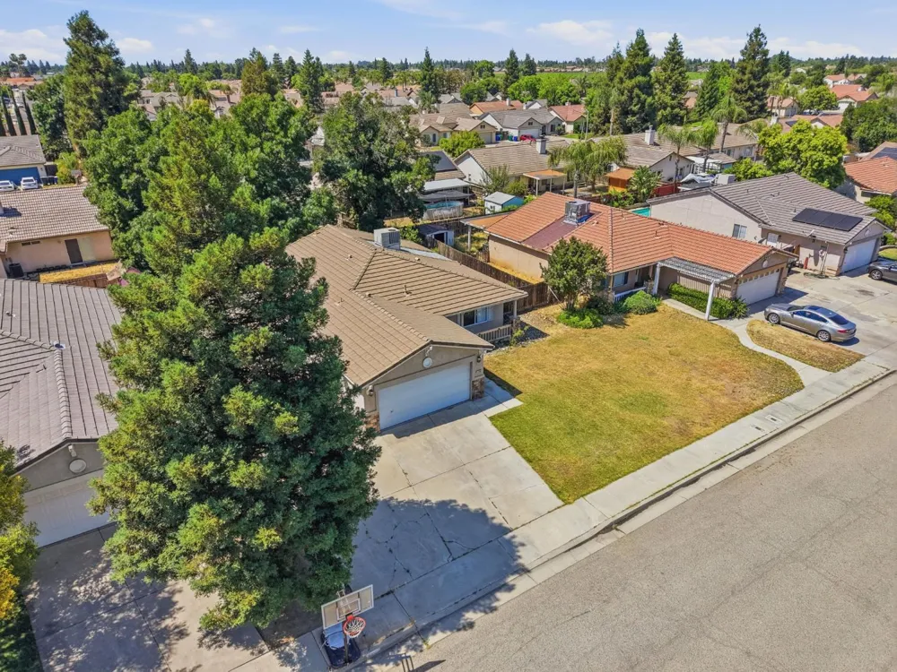 1865 La Vida Avenue Porterville, CA 93257